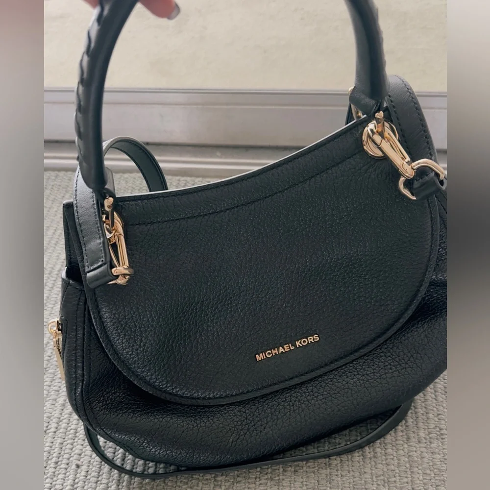 Michael Kors black pebble leather handbag crossbody. Like brand new - Picture 1 of 7